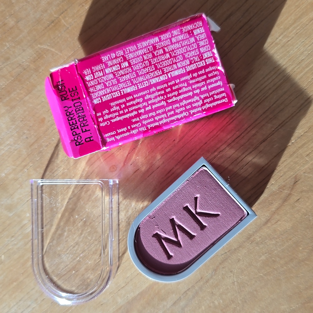 NWT Mary Kay Raspberry rush eyeshadow - Picture 3 of 3